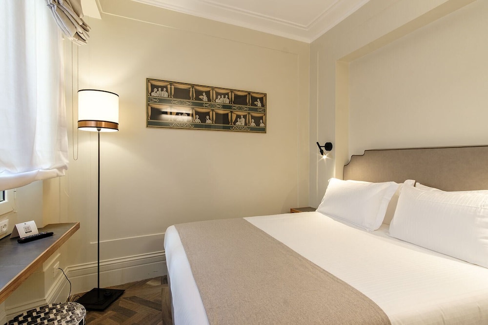 ROOM, SMALL