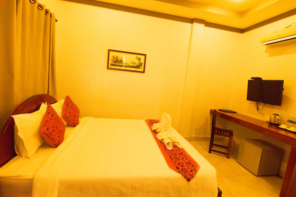 ROOM, DOUBLE BED