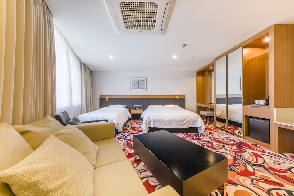 Shin Shin Hotel Jeju Airport (ex Hotel Kenny Story Premium Jeju Yeondong) 48/61