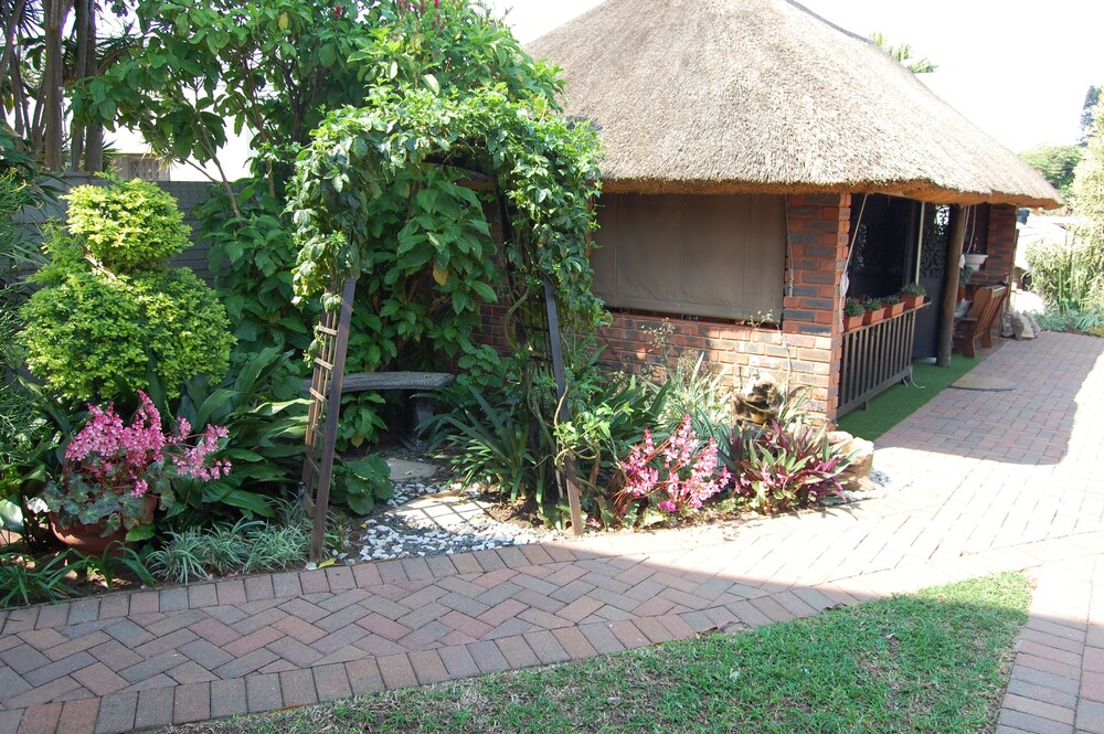 Boma Lodge 22/26