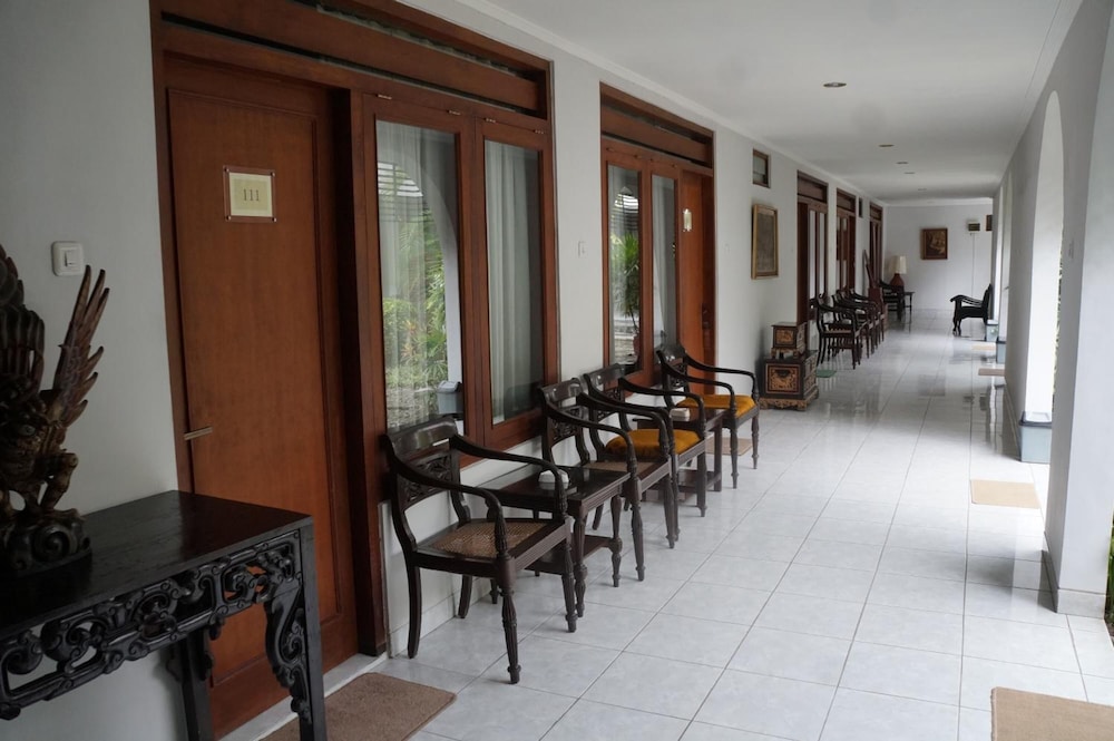 Hotel Kirana 44/54