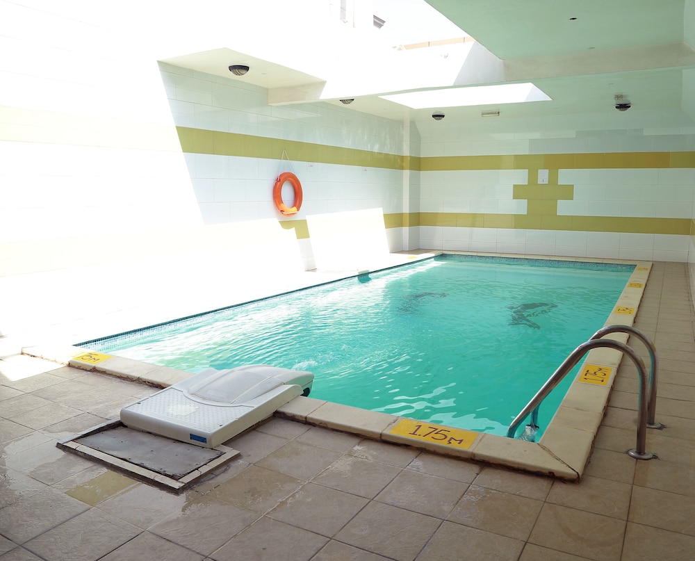 swimming pool spa