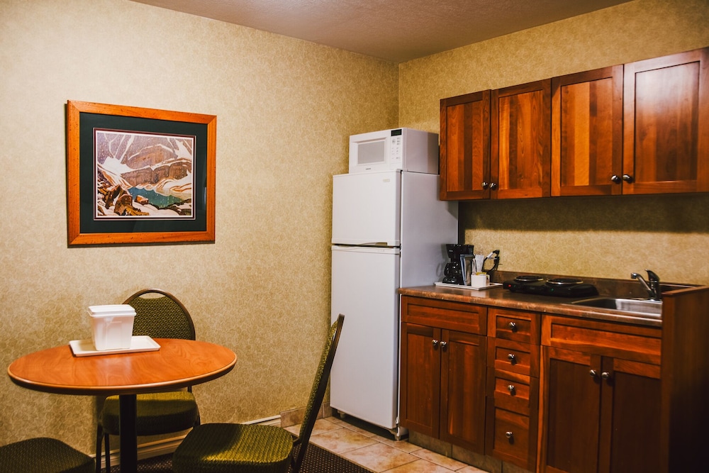 Stony Plain Inn & Suites 42/44