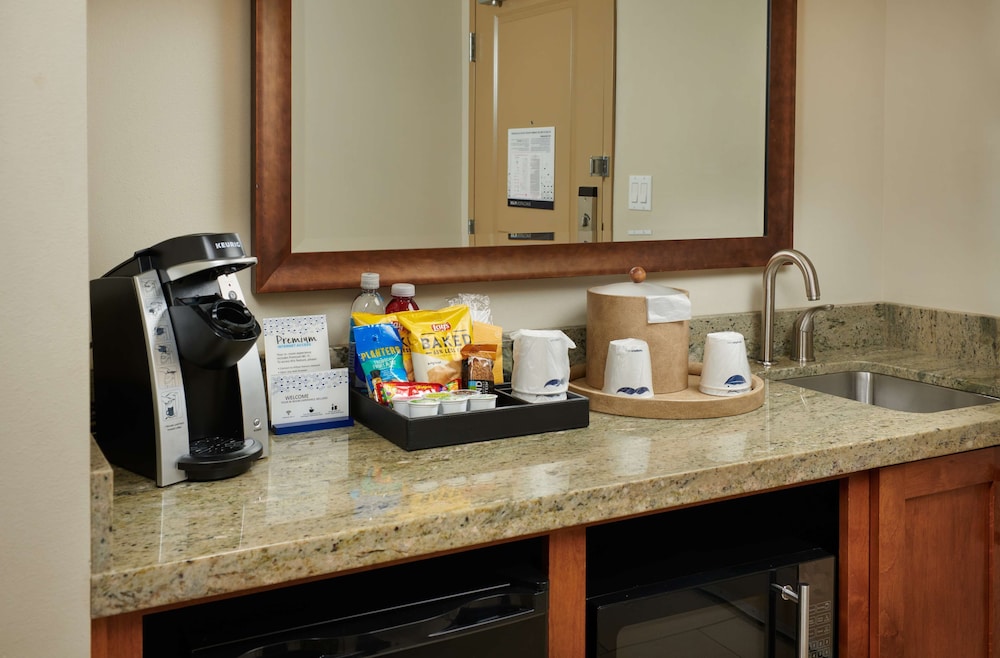 Hampton Inn and Suites Salem 30/42