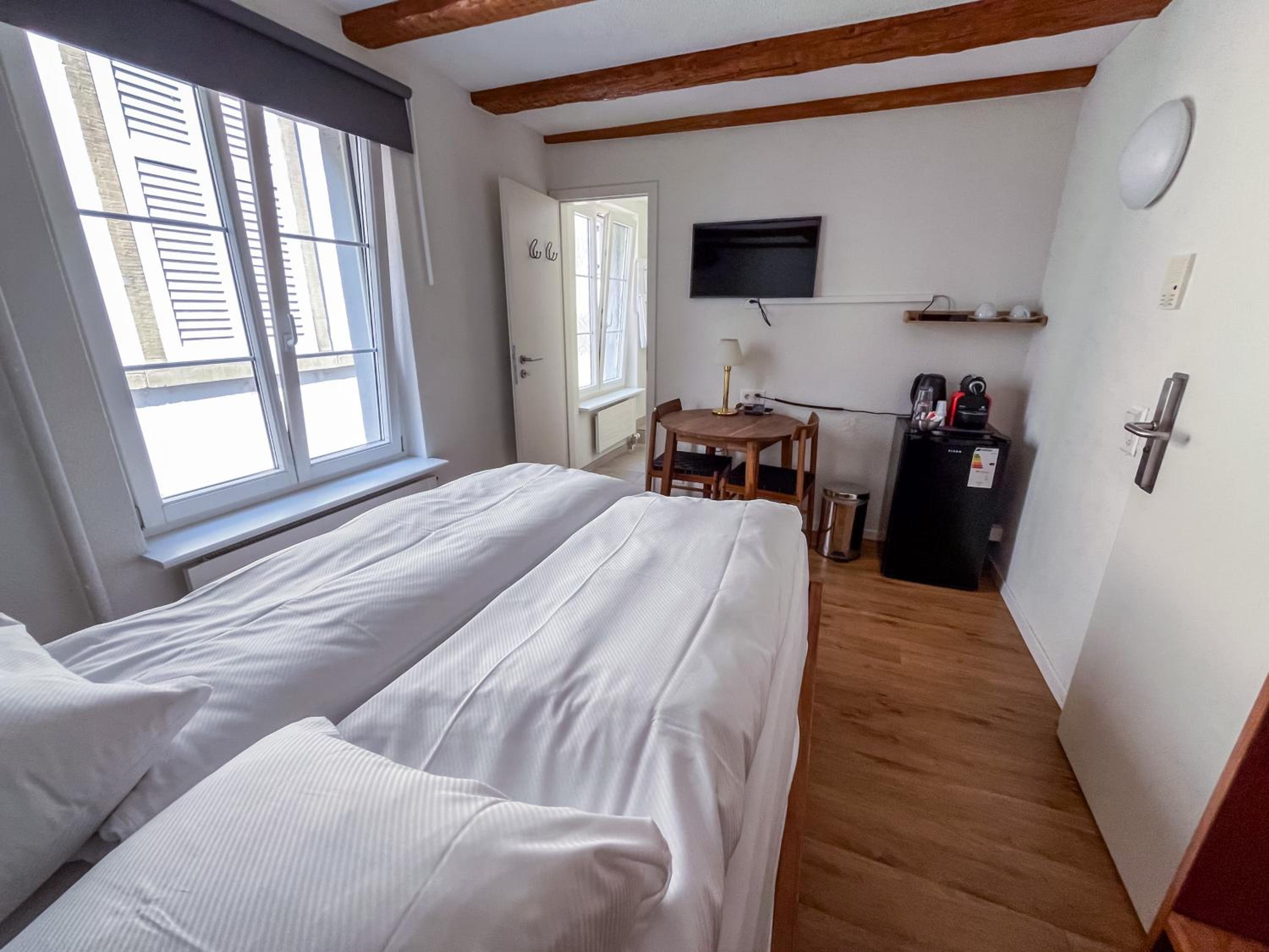 Basic, Double Bed