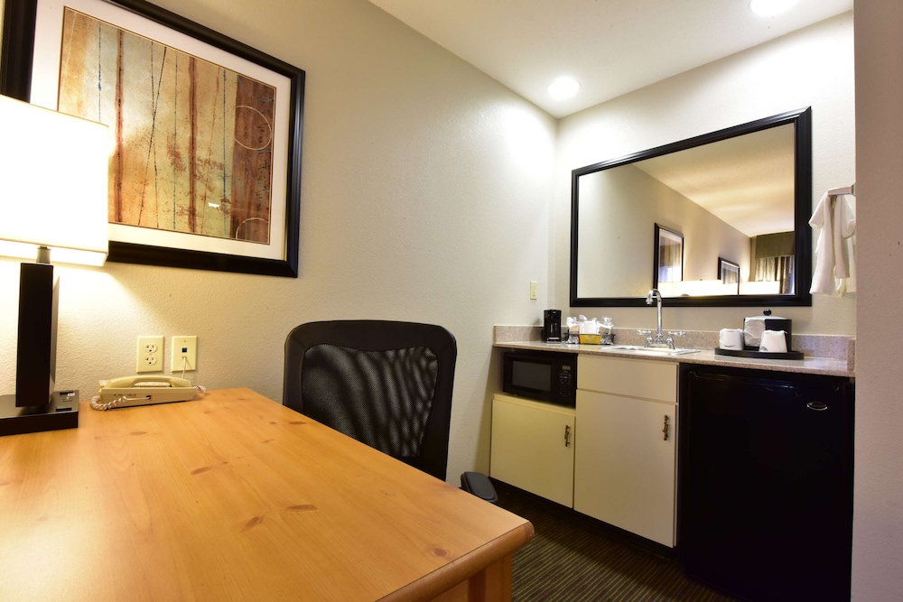 Hampton Inn & Suites by Hilton Petoskey 65/75
