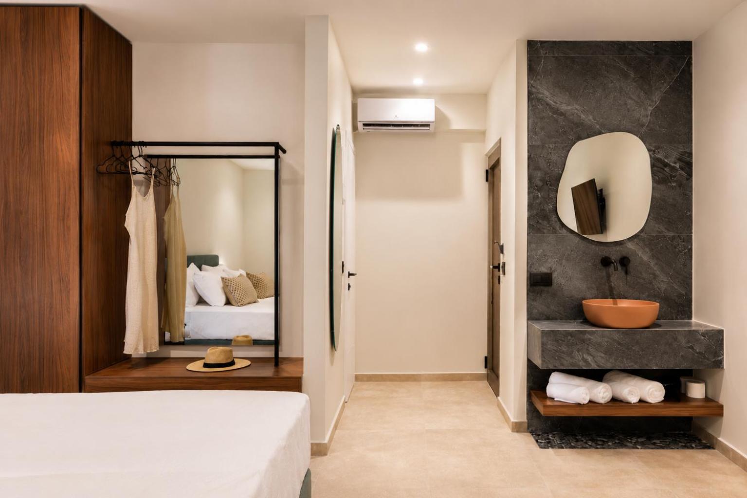 Danaides Hotel 46/47
