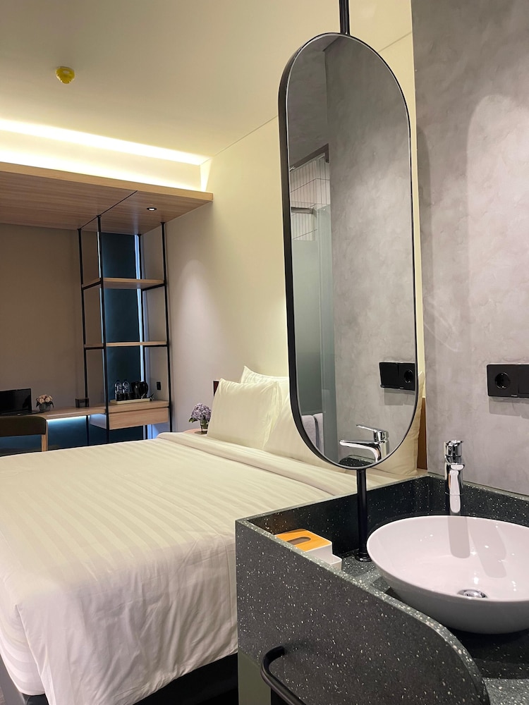 Atooi Hotel Alam Sutera 31/33