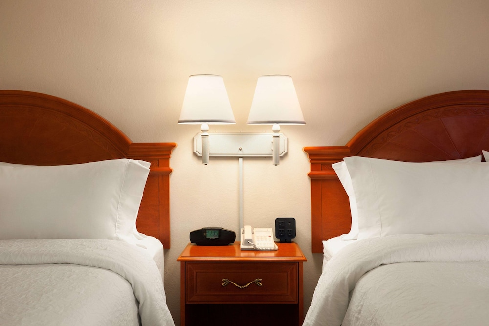 Hampton Inn Quakertown 12/75