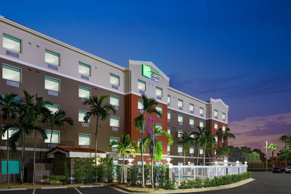 Holiday Inn Express & Suites Pembroke Pines-Sheridan St 4/54