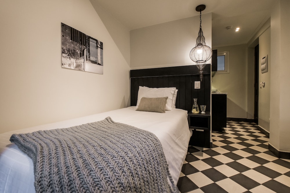 APARTMENT, SINGLE