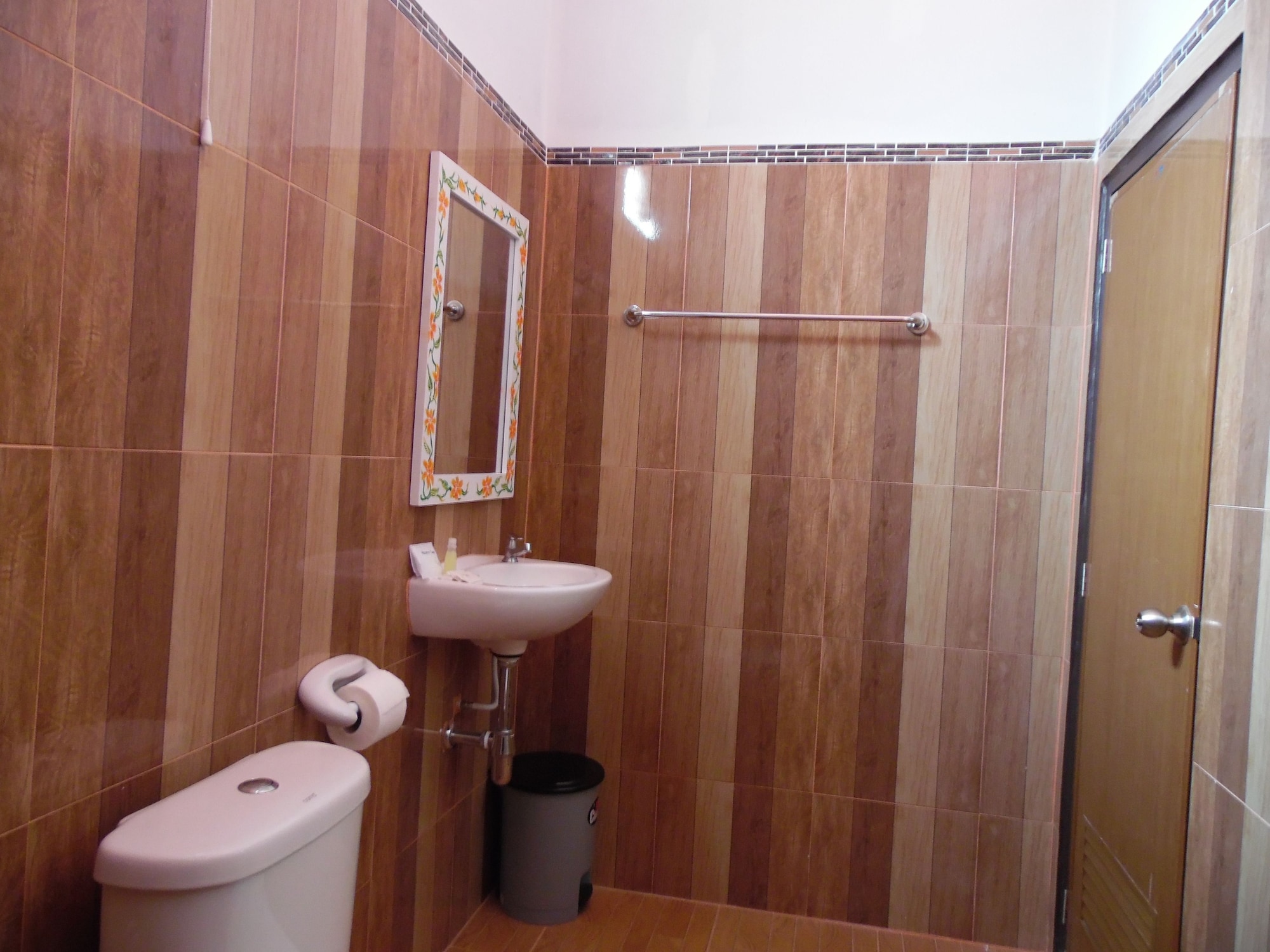ROOM, TWIN BEDS