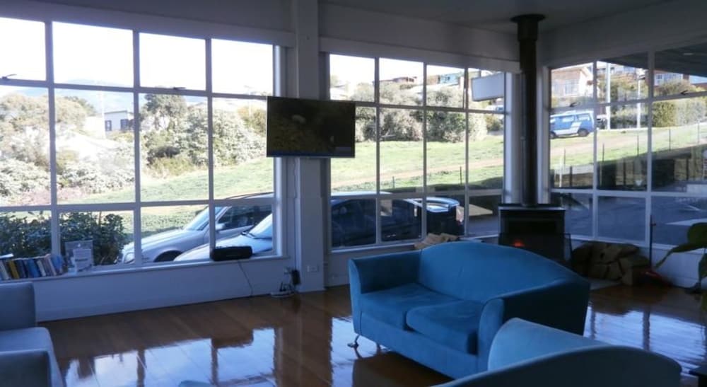 Waterfront Lodge Motel 55/70