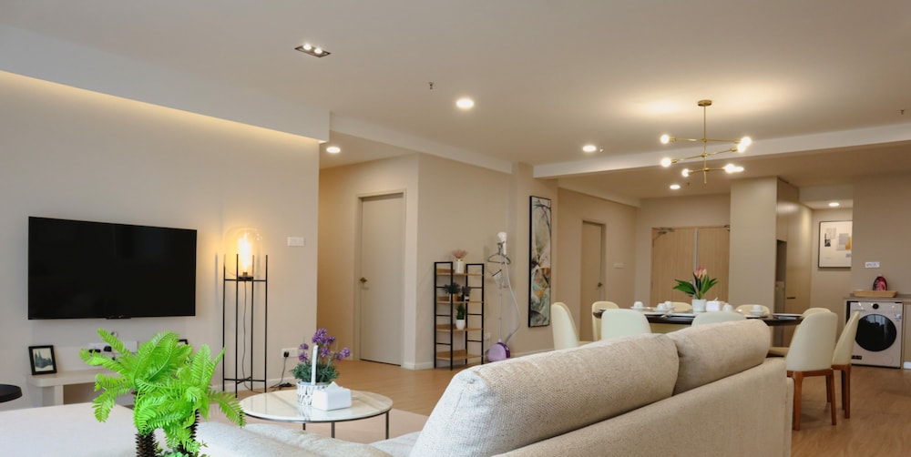 Deco Home @Aru Suites 32/50