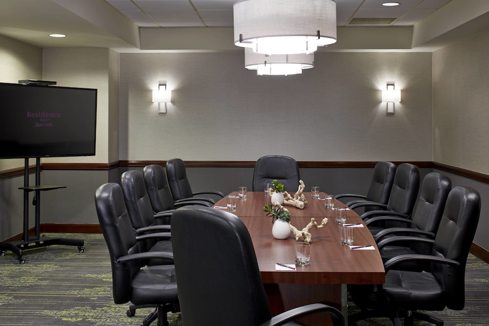Residence Inn Milwaukee Downtown by Marriott 51/54
