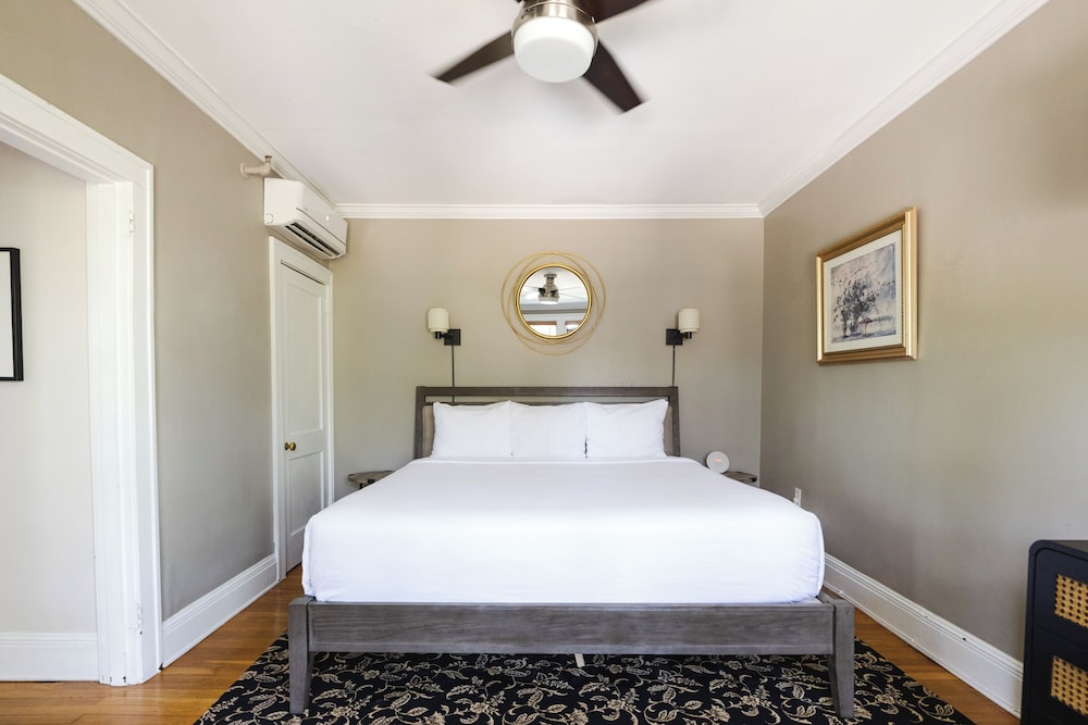 Princess Anne Hotel 13/50