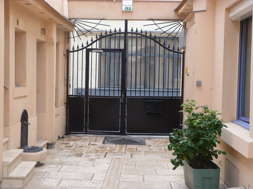HOTEL DE L'HORLOGE 3/77