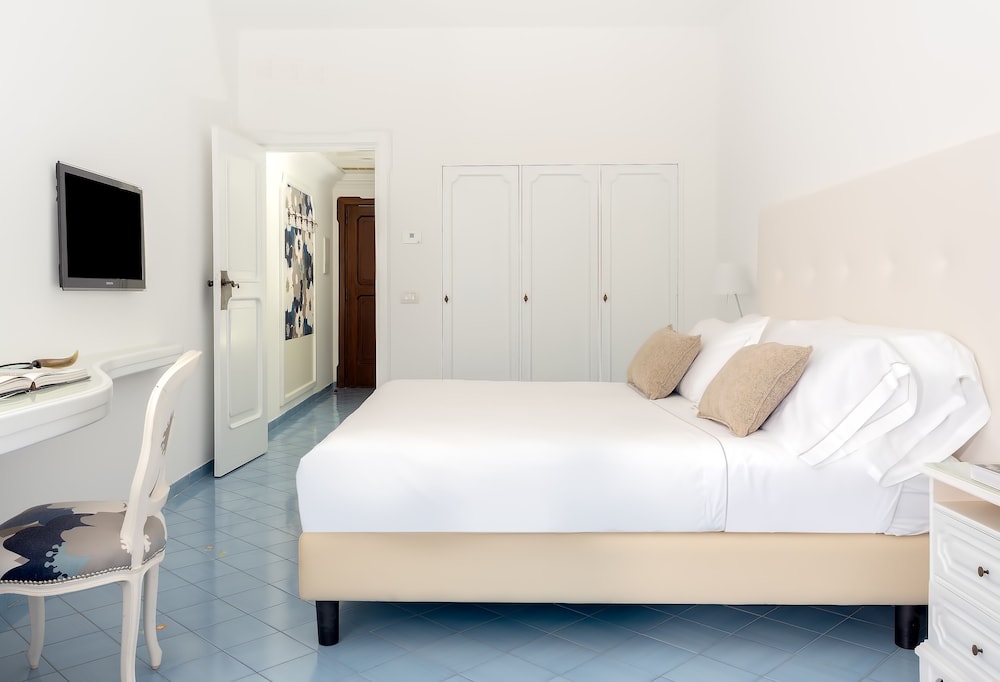 غرفة كومفورت بسريرين منفصلين بإطلالة على البحر بشرفة، Hotel Belair 7/10