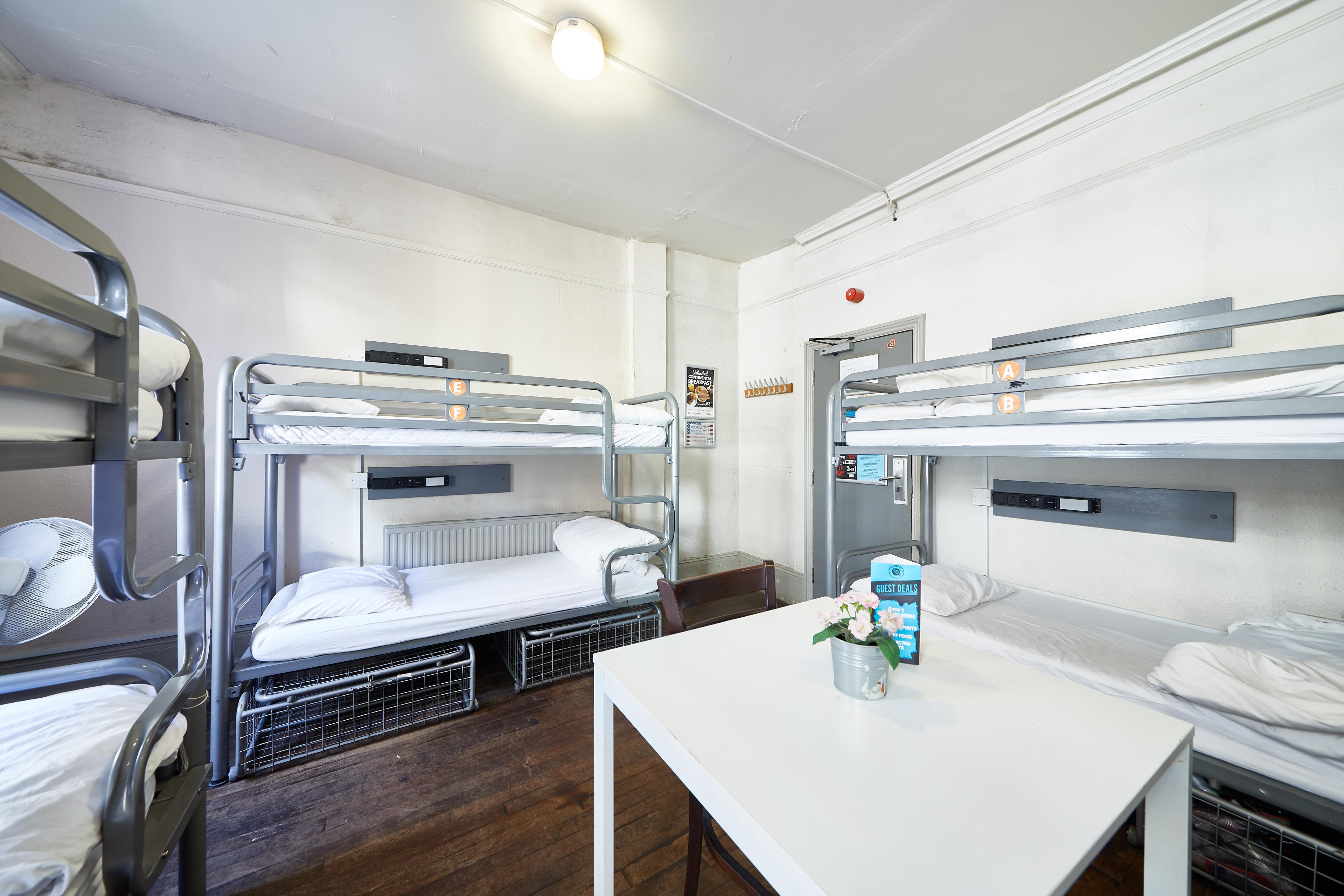 Room, 8 Beds, External Bathroom