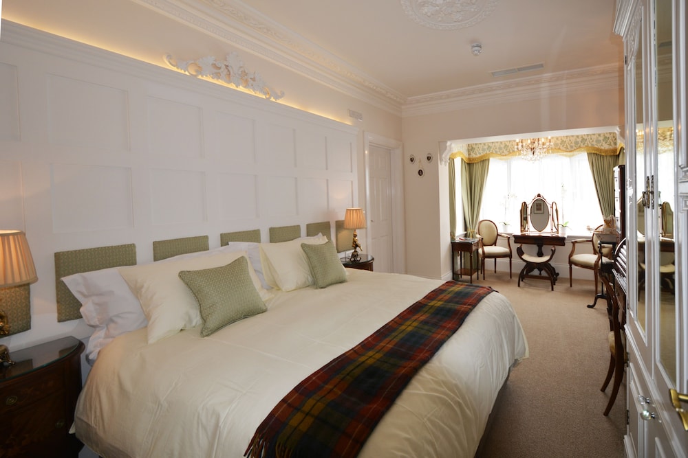 Winston Churchill, King Bed