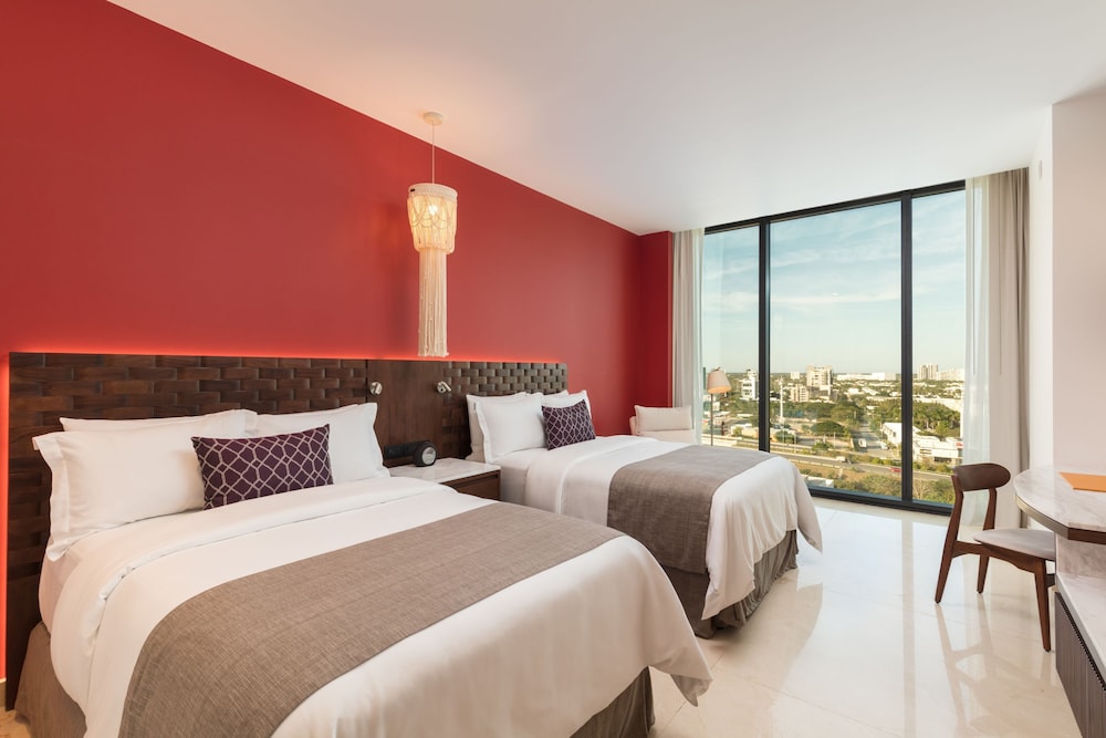 DELUXE, 2 BEDS, CITY VIEW