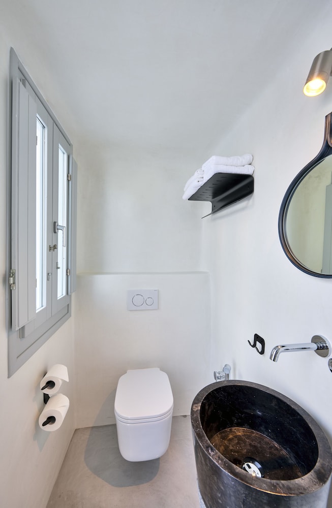 Cave Suite Oia 26/30