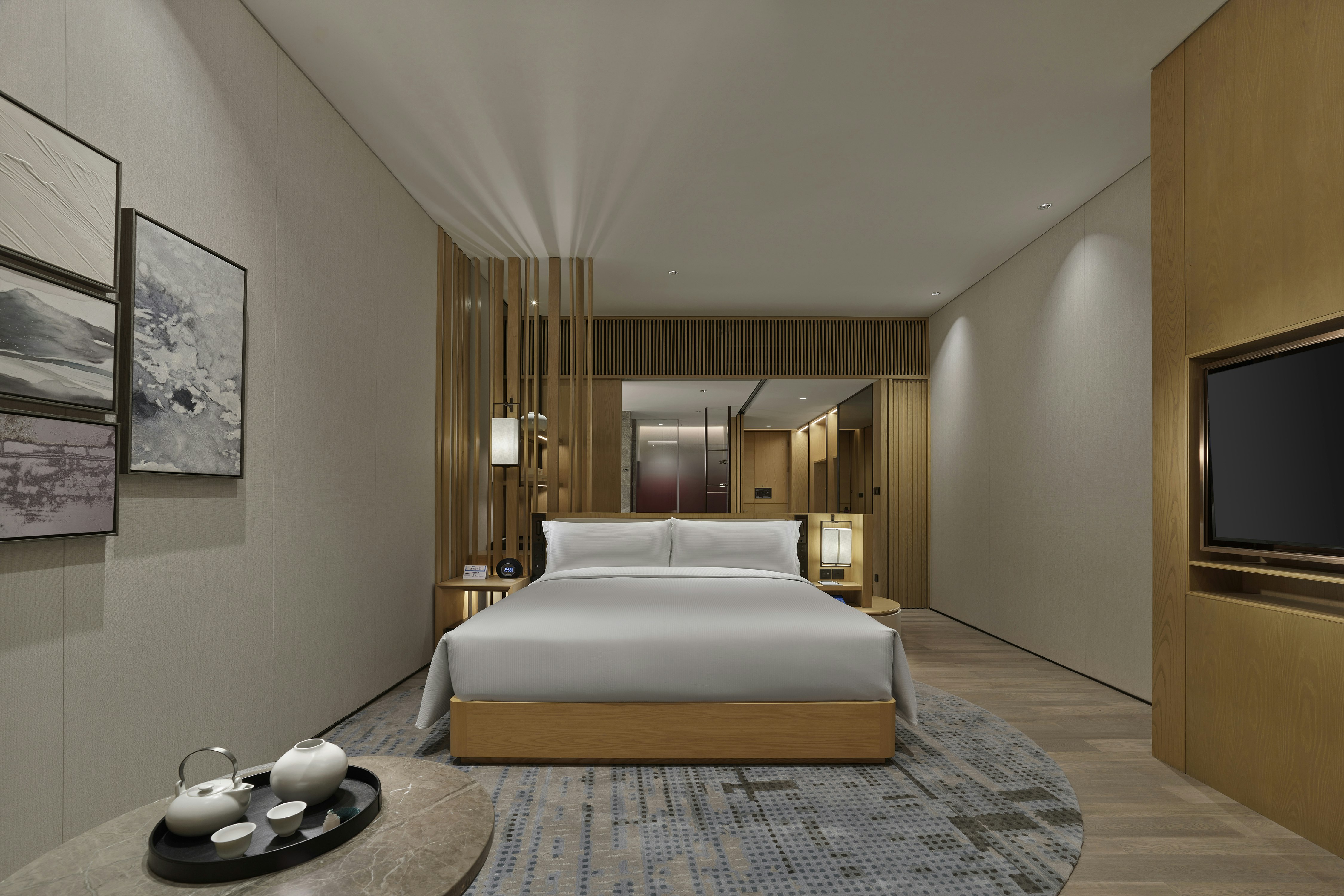 EXECUTIVE, KING BED, LAKE VIEW