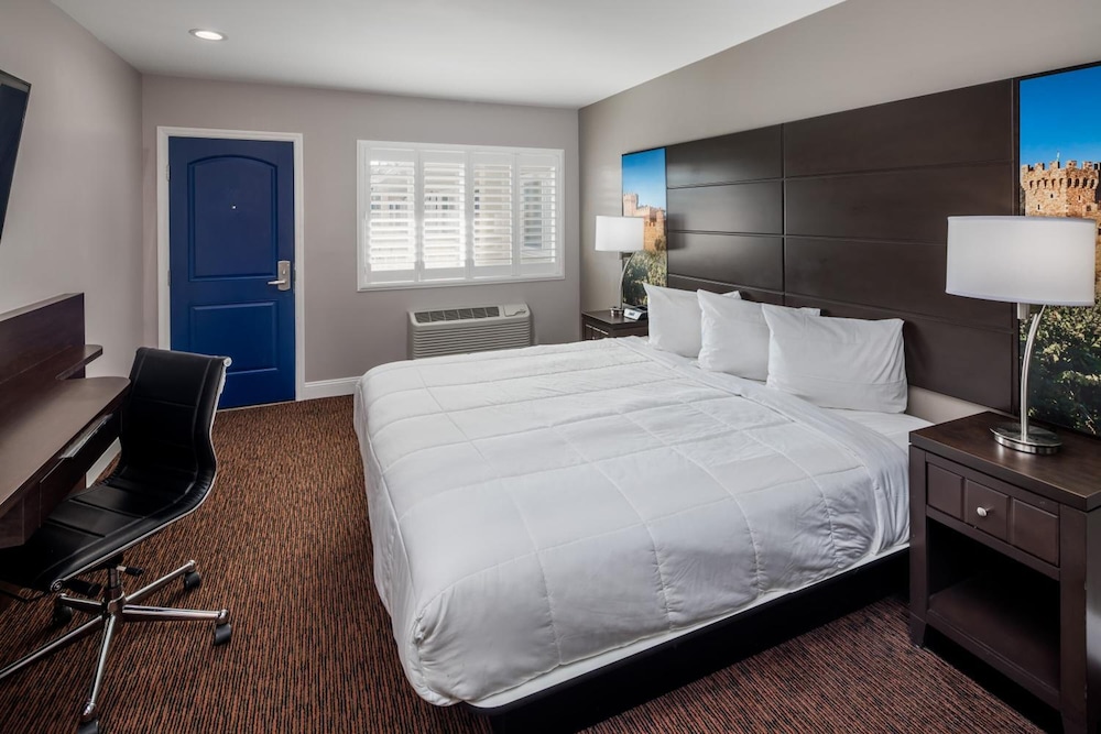 Vallejo Inn 23/27