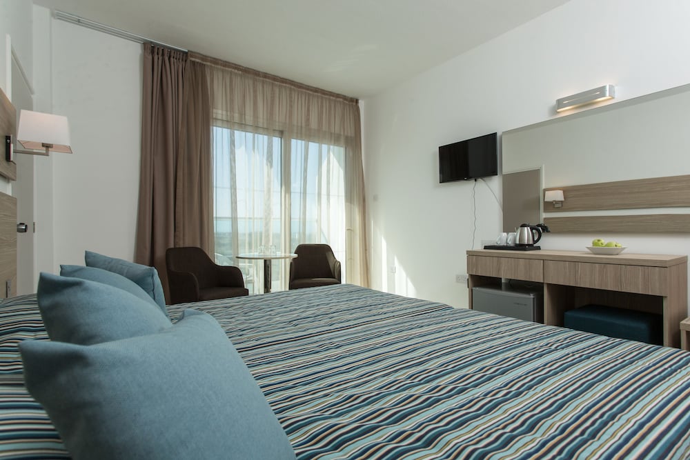 Room, Single, Twin Beds