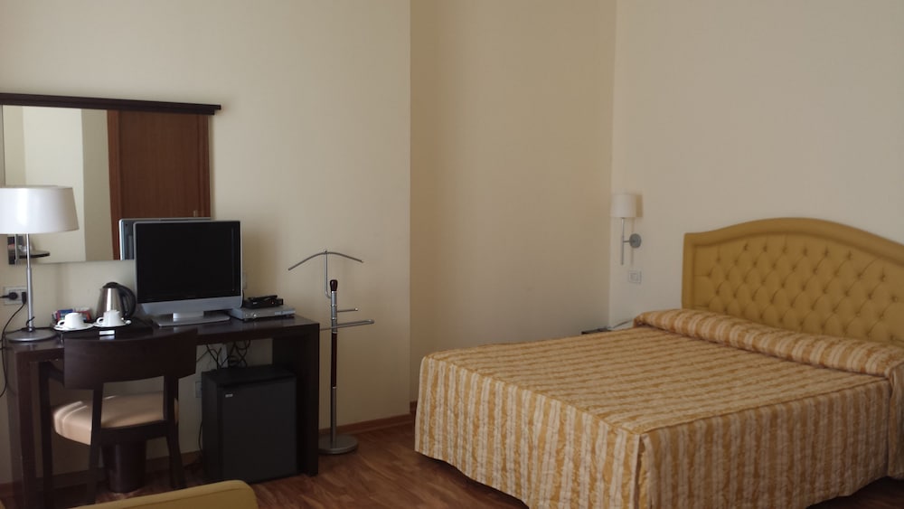 Hotel Due Colonne 10/71
