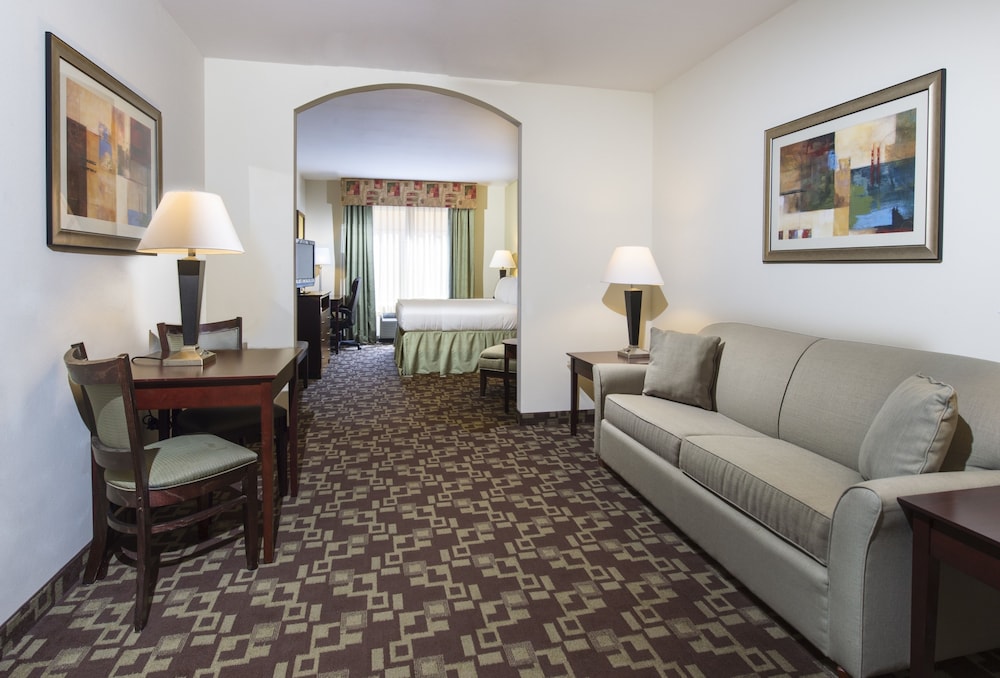 Holiday Inn Express and Suites Port St. Lucie West 30/50