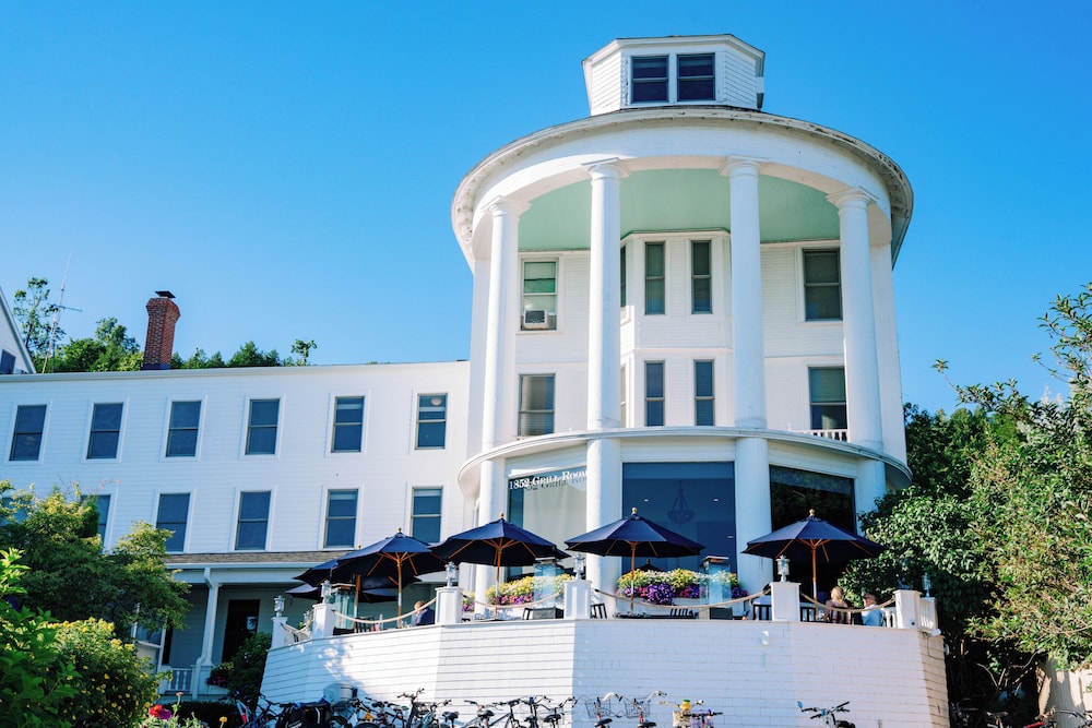 Island House Hotel 3/73