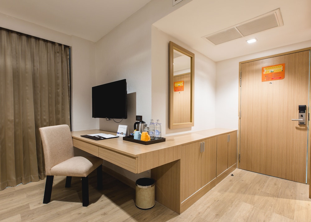 Adelphi Pattaya 12/61