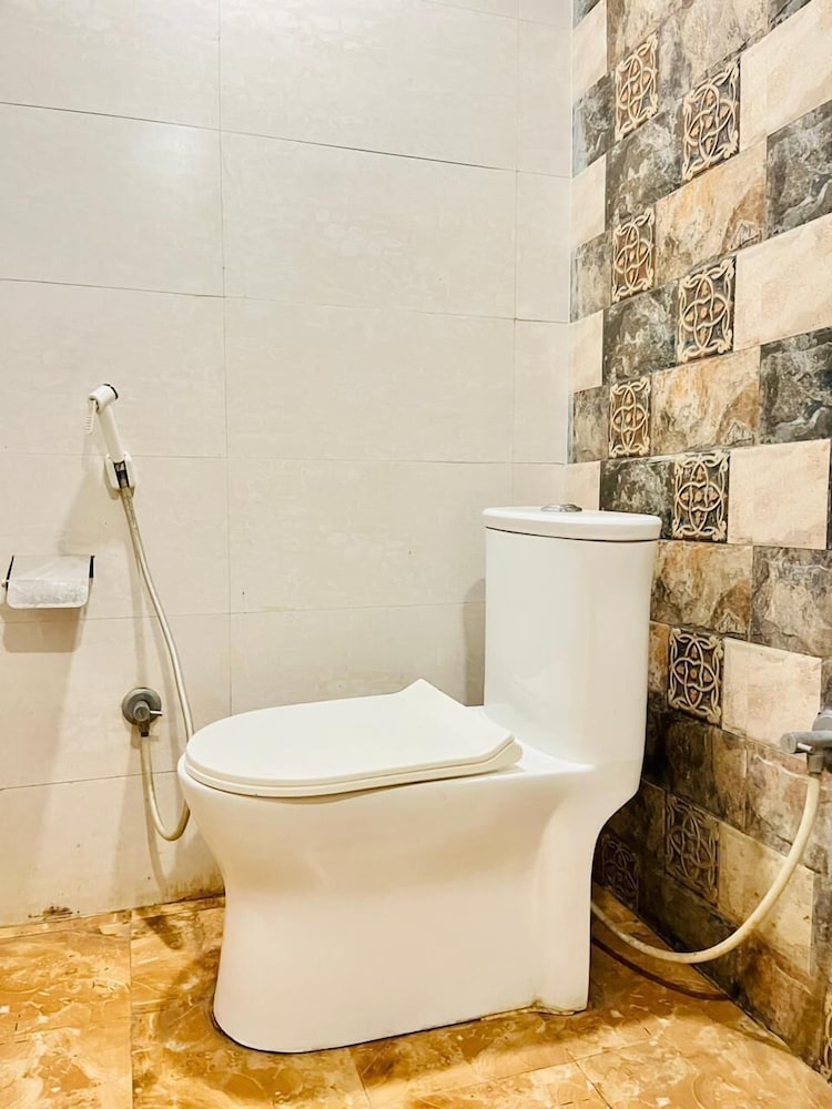 PATHIK HOTEL 31/32