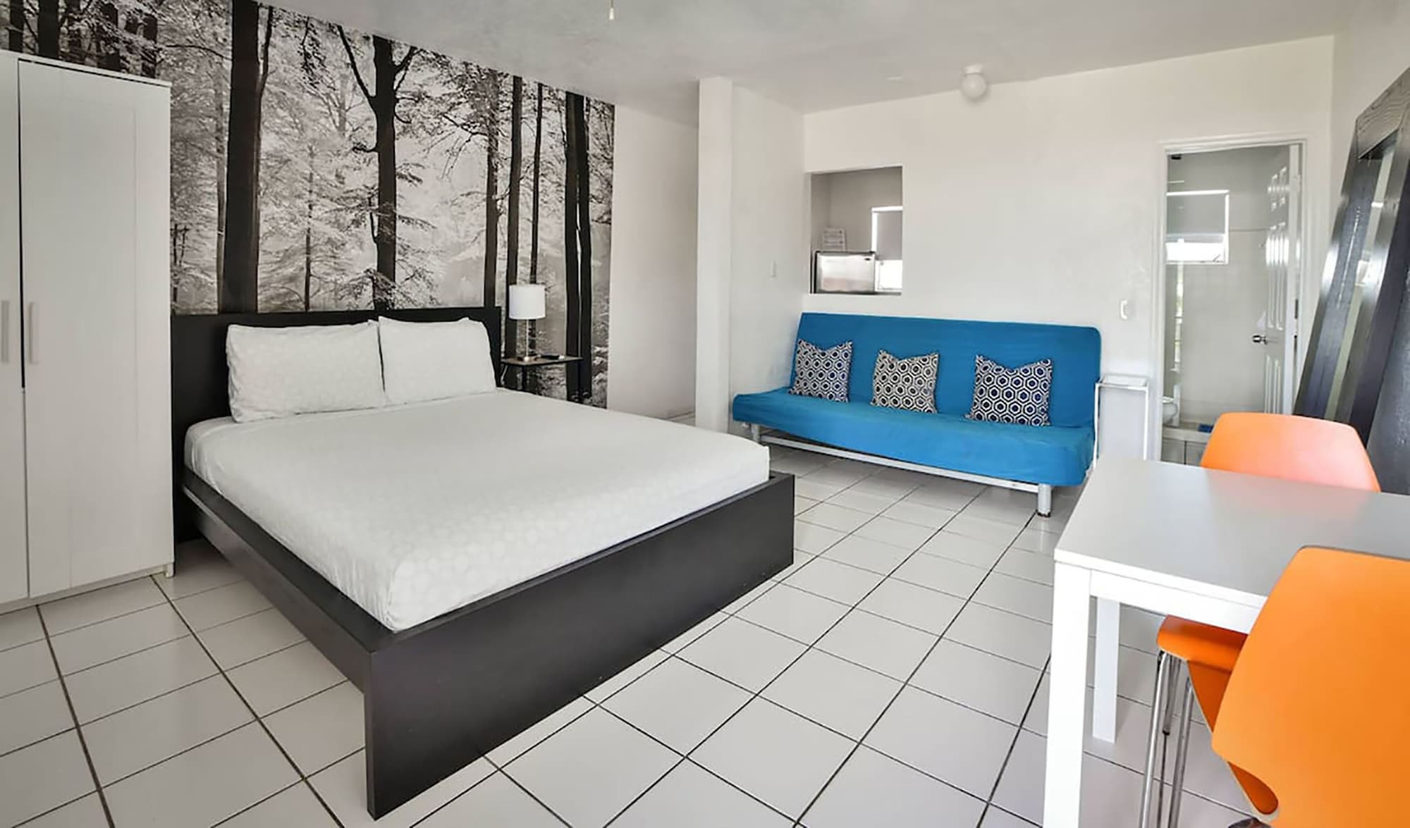 Cozy, Chill, Studio, Queen Bed, Kitchen