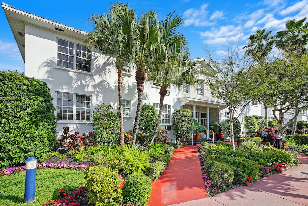 Tradewinds Apartment Hotel 55/65