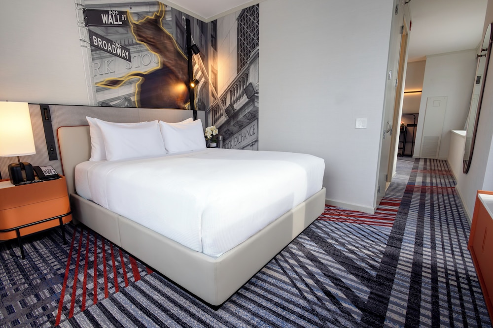 JUNIOR SUITE, KING BED, RIVER VIEW, HIGH FLOOR, CORNER