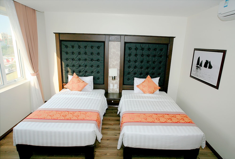 DELUXE, TWIN BEDS