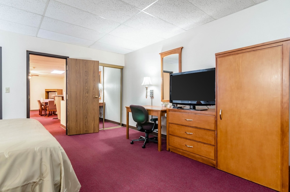 Wyndham Garden Salina Conference Center 25/26