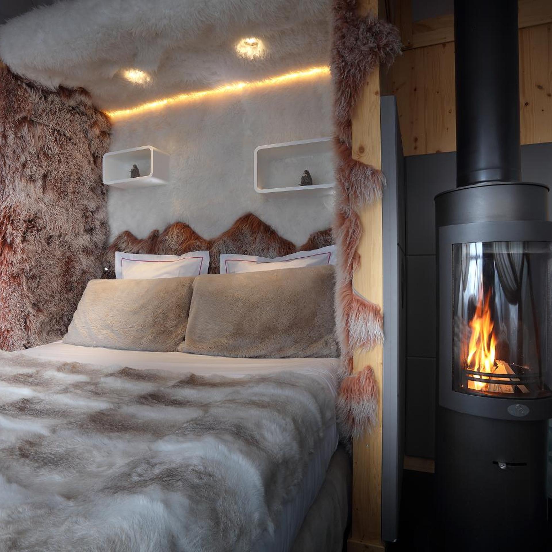 Igloo, Hot Tub