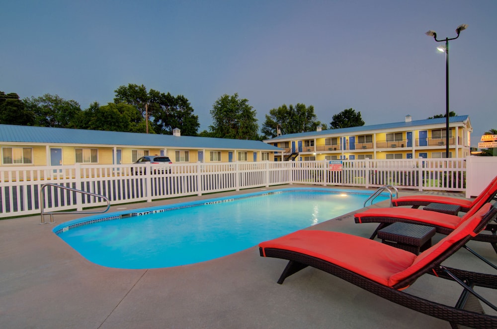 WESTBRIDGE INN AND SUITES 20/39