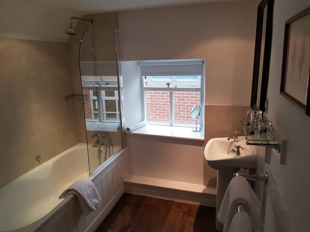 Noel Arms Hotel 49/49