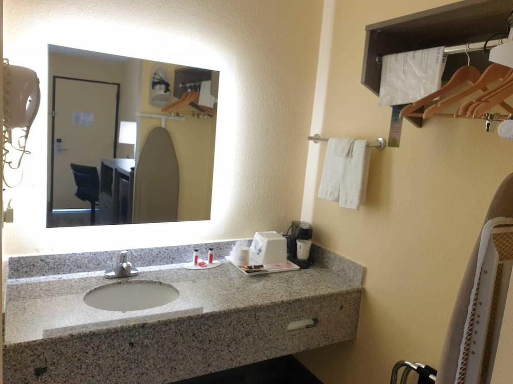 Days Inn by Wyndham Cleveland TN 8/30