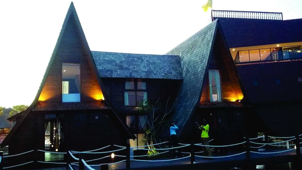 Seaview Cottage Cirebon Waterland 4/23