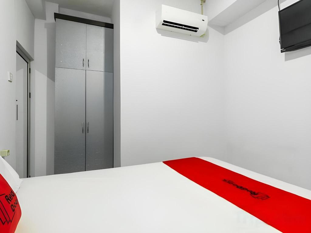 Reddoorz Near Gajah Mada Plaza 2 14/27
