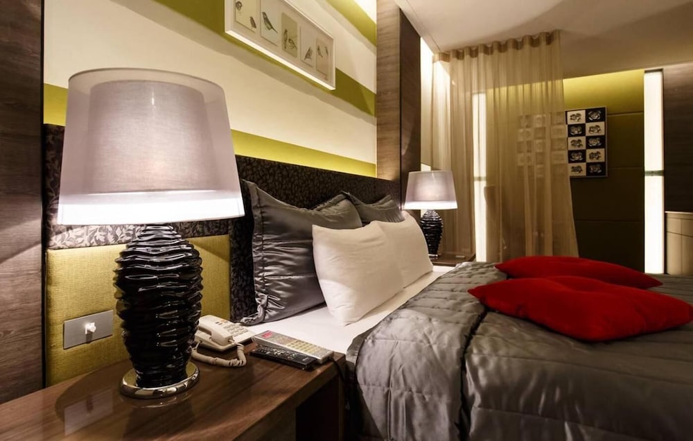 Leedon Motel 26/48