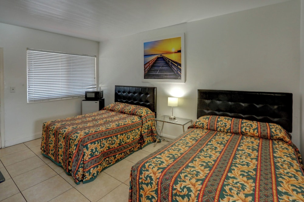 Beach and Town Motel 34/50
