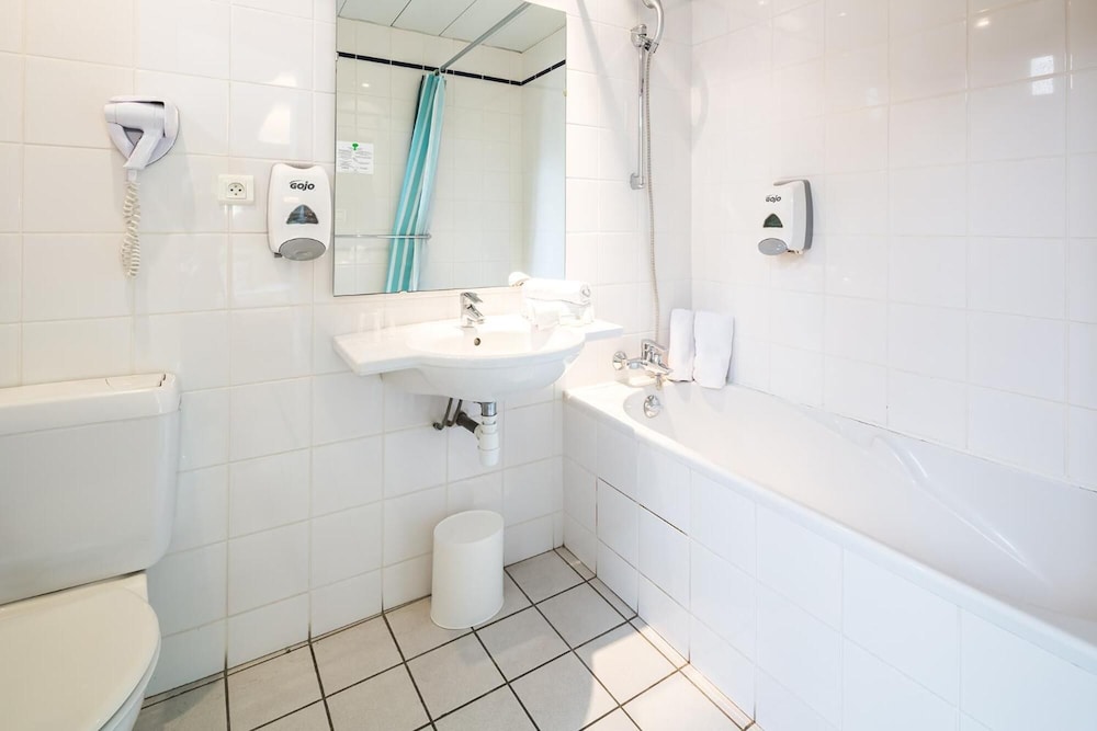 Hotel Notre- Dame De France 40/41