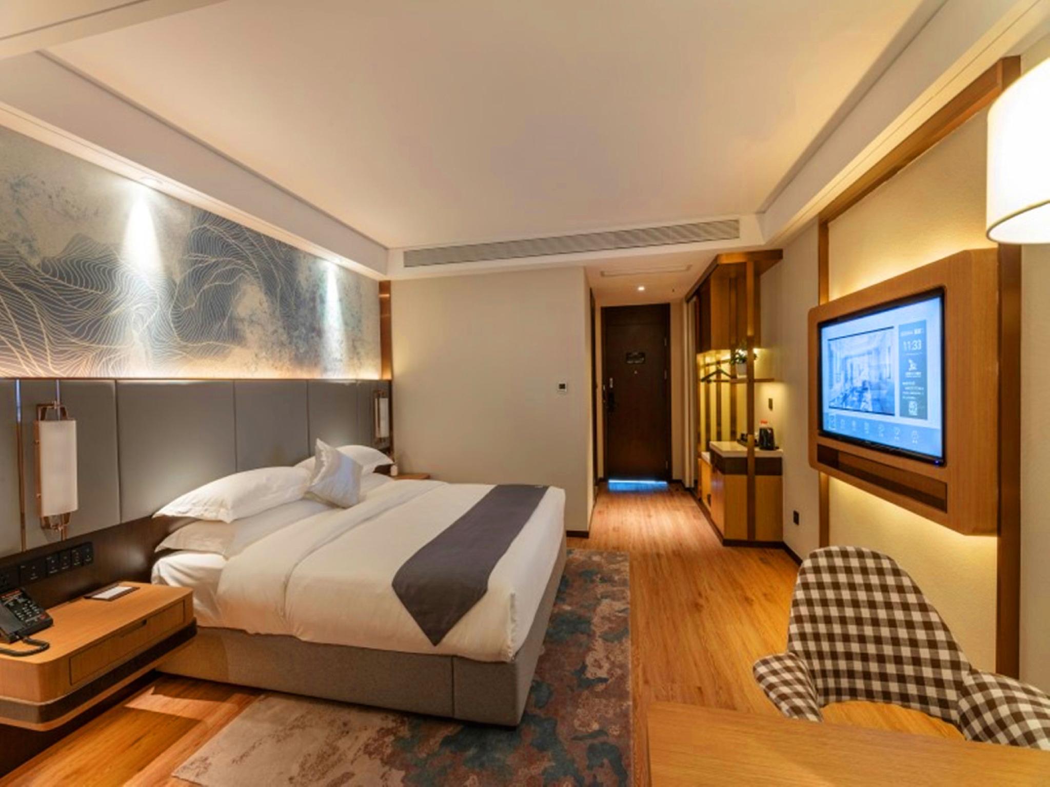 GreenTree Eastern Xiangyang Zhongyuan West Road Hotel 5/23