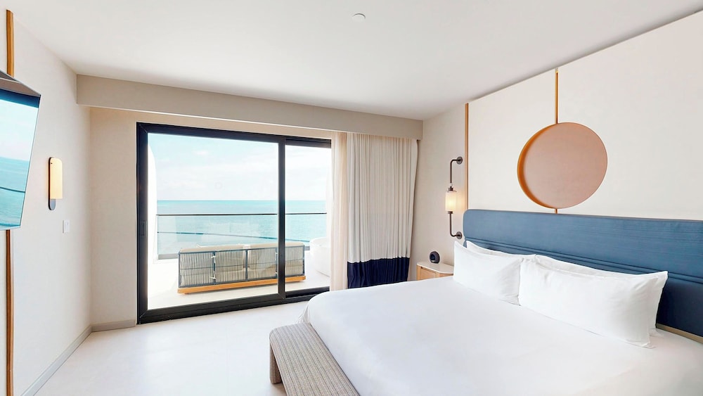 King Bed, Ocean Front